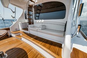 2023 Viking 64 Convertible- SIN PELO- Cockpit