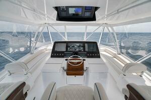 2023 Viking 64 Convertible- SIN PELO- Helm