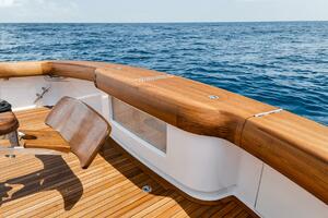 2023 Viking 64 Convertible- SIN PELO- Cockpit