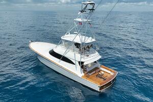 2023 Viking 64 Convertible- SIN PELO- Transom