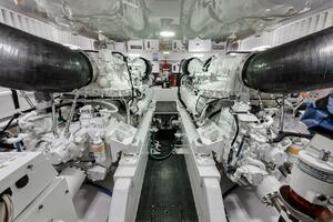 2023 Viking 64 Convertible- SIN PELO- Engine Room