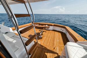 2023 Viking 64 Convertible- SIN PELO- Cockpit