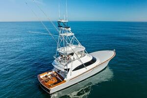 2023 Viking 64 Convertible- SIN PELO- Transom