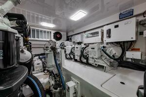 2023 Viking 64 Convertible- SIN PELO- Engine Room