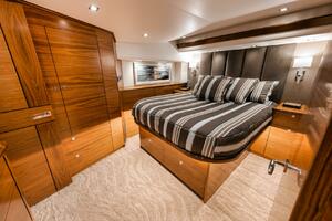 2023 Viking 64 Convertible- SIN PELO- Master Stateroom