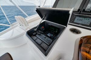 2023 Viking 64 Convertible- SIN PELO- Helm