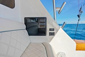 2023 Viking 64 Convertible- SIN PELO- Cockpit