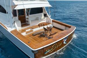 2023 Viking 64 Convertible- SIN PELO- Transom
