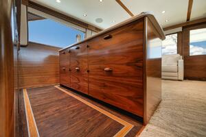 2023 Viking 64 Convertible- SIN PELO- Galley