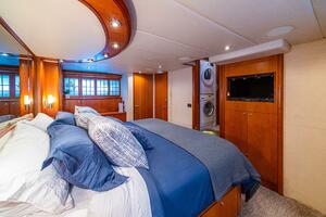 PRIMETIME 98ft Queenship Yacht For Sale