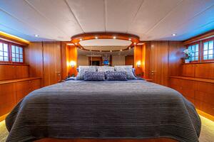 PRIMETIME 98ft Queenship Yacht For Sale