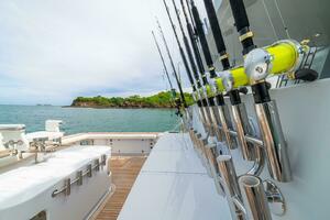PRIMETIME 98ft Queenship Yacht For Sale