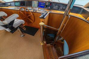 PRIMETIME 98ft Queenship Yacht For Sale