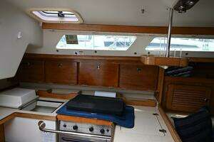 2002 Catalina 36 MKII thumbnail 32