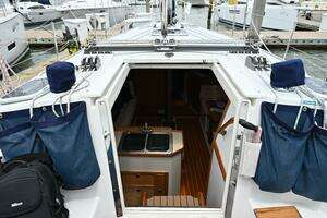 2002 Catalina 36 MKII thumbnail 28