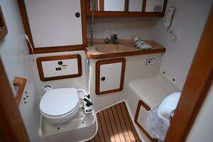 2002 Catalina 36 MKII thumbnail 43