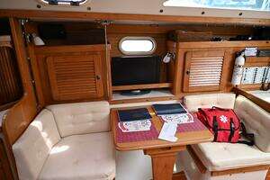 2002 Catalina 36 MKII thumbnail 39