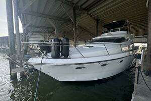 1993 Johnson 56 High Tech Motor Yacht thumbnail 17