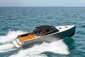  2015 VanDutch 40 Yacht For Sale in Miami FL