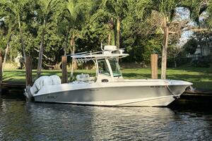 28ft Boston Whaler Yacht For Sale