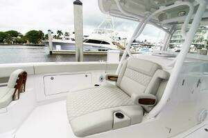 2024 Jupiter 34 HFS thumbnail 14