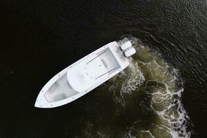 33FT (10.29M) JUPITER Worth Avenue Yachts