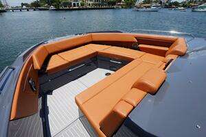 2023 Cruisers Yachts 42 GLS OB thumbnail 19