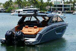 2023 Cruisers Yachts 42 GLS OB thumbnail 2