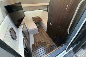 2023 Cruisers Yachts 42 GLS OB thumbnail 15