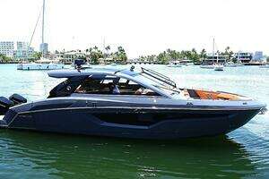 2023 Cruisers Yachts 42 GLS OB thumbnail 22