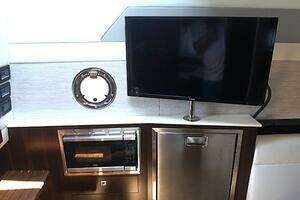 2023 Cruisers Yachts 42 GLS OB thumbnail 14