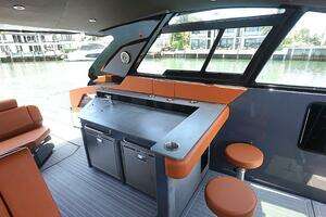 2023 Cruisers Yachts 42 GLS OB thumbnail 9