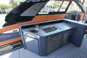 2023 Cruisers Yachts 42 GLS OB thumbnail 8