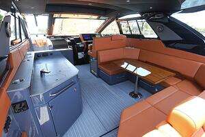 2023 Cruisers Yachts 42 GLS OB thumbnail 6