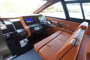 2023 Cruisers Yachts 42 GLS OB thumbnail 10