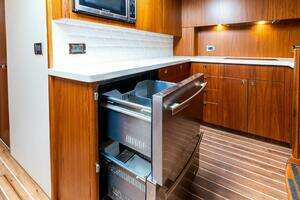 2016 Hatteras thumbnail 75