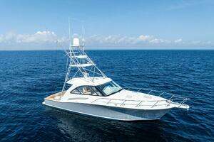 2016 Hatteras thumbnail 4