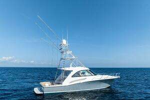 2016 Hatteras thumbnail 3