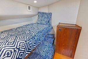 2016 Hatteras thumbnail 62