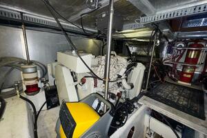 Engine room of a 2000 Carver 506 Motor Yacht, featuring mech