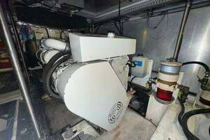 2000 Carver 506 Motor Yacht thumbnail 28