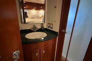 2000 Carver 506 Motor Yacht thumbnail 21