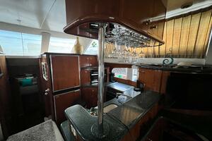 Luxurious interior of 2000 Carver 506 Motor Yacht with elega