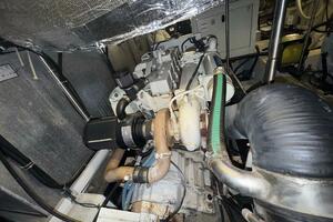 Engine room of 2000 Carver 506 Motor Yacht, showcasing mecha