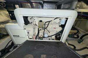 2000 Carver 506 Motor Yacht thumbnail 29