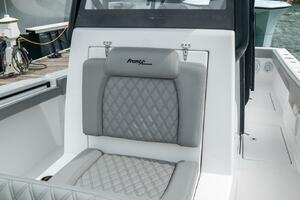 33ft Front Runner Yacht For Sale