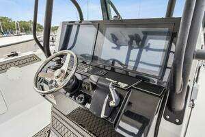 2023 Wellcraft 352 Fisherman Center Console thumbnail 16