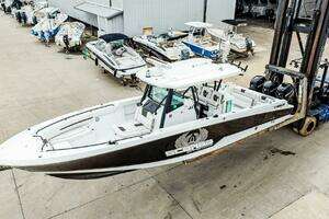 2023 Wellcraft 352 Fisherman Center Console thumbnail 1