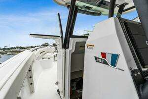2023 Wellcraft 352 Fisherman Center Console thumbnail 26