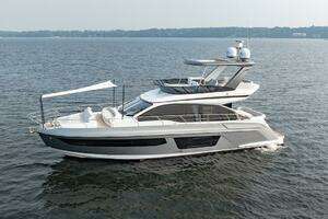 2023 Azimut Fly 53 thumbnail 9
